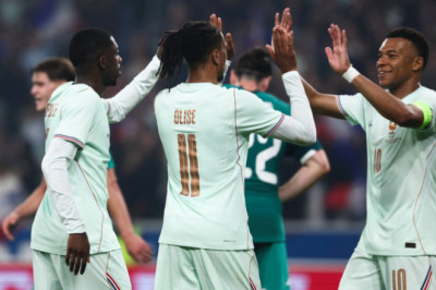 Francia debuta con victoria ante Senegal gracias a doblete de Mbappé