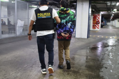 Capturan a hombre durante allanamientos por investigación de crimen en Palencia