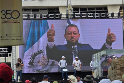 Abogados refutan defensa de la Usac y sostienen que Mazariegos sí requiere finiquito