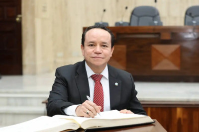 Magistrado Cárdenas rechaza foto oficial y expone fractura en la Corte Suprema