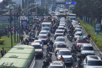 Protesta de taxistas provoca alta congestión en la calzada Roosevelt