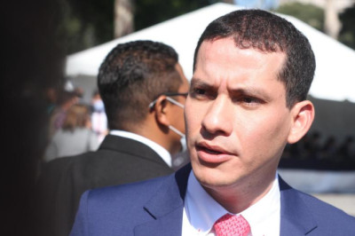 Jueza de EE.UU. mantiene sanciones contra Miguel Martínez