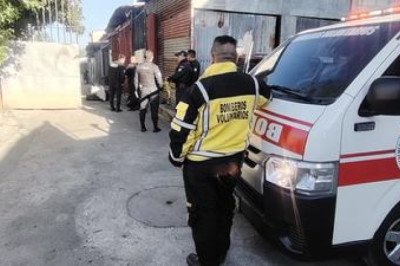 Hallan dos cuerpos envueltos en bolsas plásticas en la zona 21