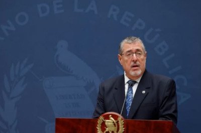 Arévalo sanciona reformas al IUSI: viviendas quedan exentas y comercios pagarán según su valor