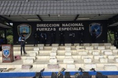 Honduras decomisa 1.2 toneladas de cocaína que presuntamente se dirigían hacia Guatemala
