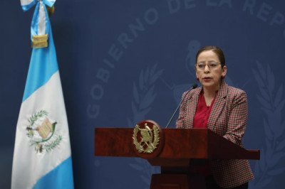 Los enredos y lo que no dijo la ministra Zea al tratar de defender los elevados montos de tres puentes