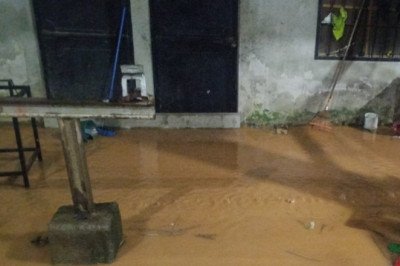 Desbordamiento del río Panzosilha inunda viviendas en Panzós, Alta Verapaz