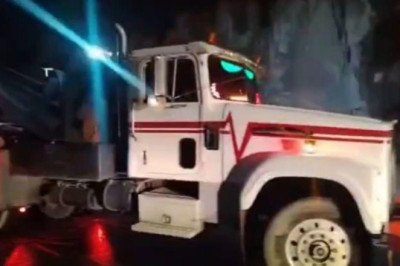 Un tráiler accidentado complica el tránsito en la subida de Villa Lobos este miércoles