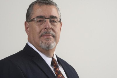 Bernardo Arévalo ofrece apoyo a Panamá tras fuerte sismo y confirma que guatemaltecos están a salvo