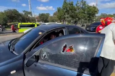 Ataque armado contra vehículo en zona 8 deja a conductora ilesa