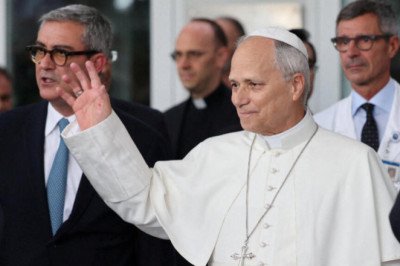 Papa León XIV recibe el alta médica y regresa al Vaticano tras cirugía pulmonar