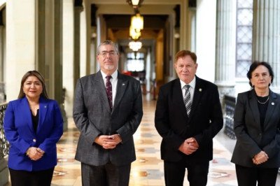 Arévalo se reúne con los presidentes de la CSJ, el Congreso y la CC en el Palacio Nacional